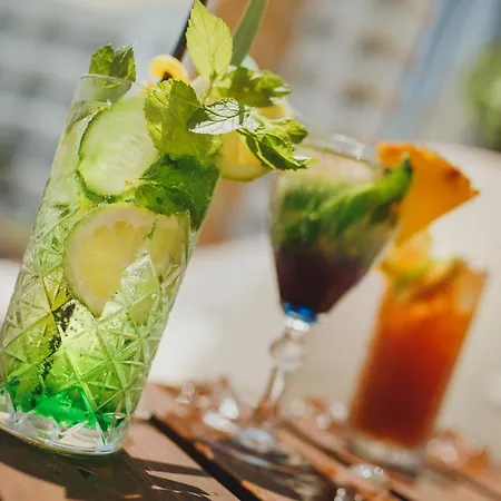 Caesar & Апартаменты Trikomo