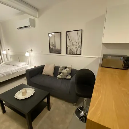 Caesar & Apartament Trikomo