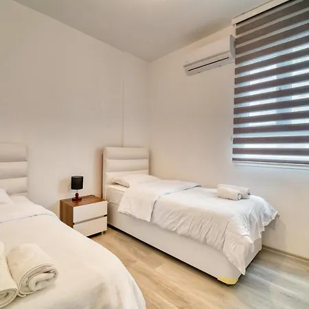 Caesar & Apartament Trikomo