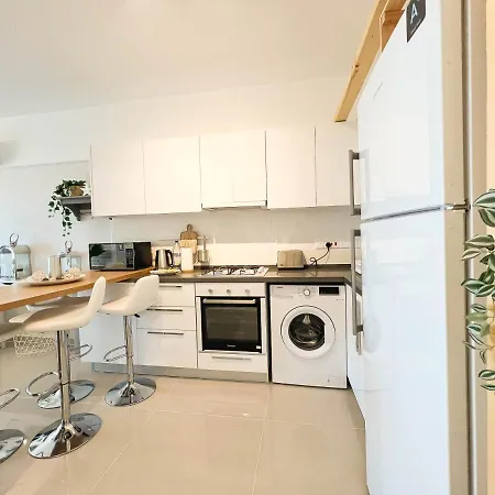 Caesar & Apartament Trikomo