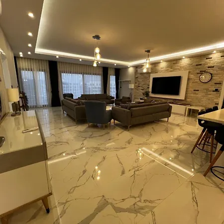 Caesar & Apartament Trikomo